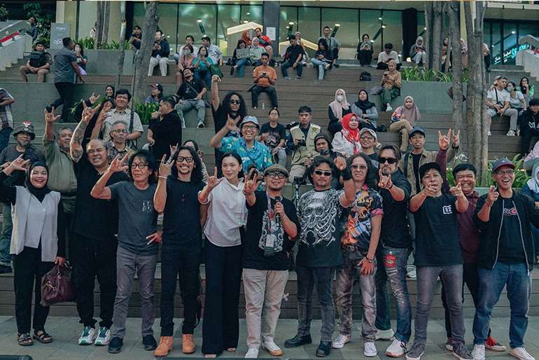 “KEMBALINYA ‘LEGEND’ KE DUNIA MUSIK”