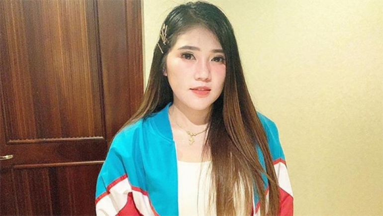 Via Vallen Unggah Foto Romantis dengan Seorang Pria, Go Publik