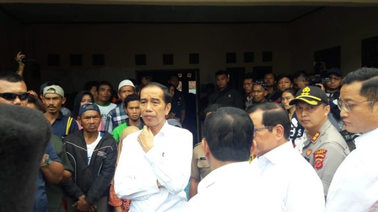 Jokowi Kunjungi Lokasi Terdampak Longsor Sukajaya Bogor