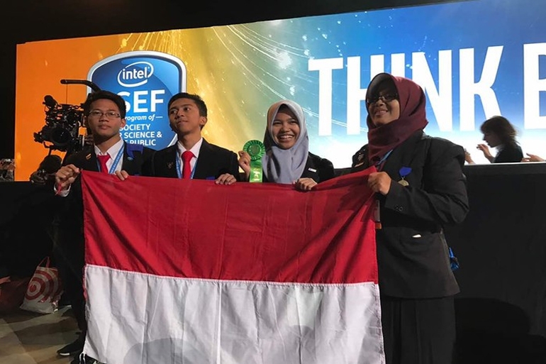 Tim mahasiswa jenius Indonesia ini menerima penghargaan kedokteran Internasional tertinggi atas penemuan suplemen untuk menghilangkan diabetes