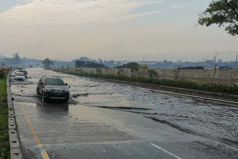 Sempat Tergenang Air, Kini Tol Padaleunyi Sudah Bisa Dilewati