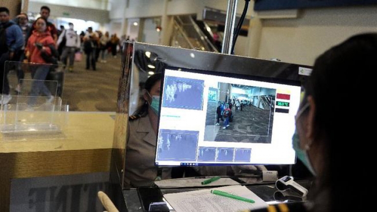 Pengawasan Minim di Bandara, Celah Corona ke Indonesia