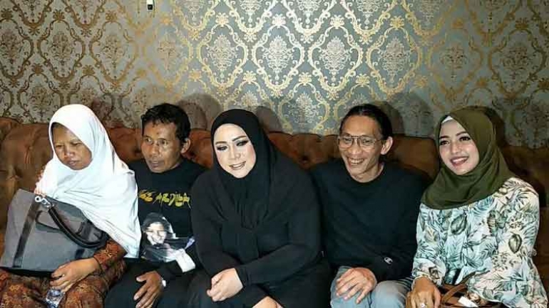 Rasa Rindu Dan Penasaran Melly Goeslaw Kepada Umar, Mantan ART Mendiang Nike Ardilla.