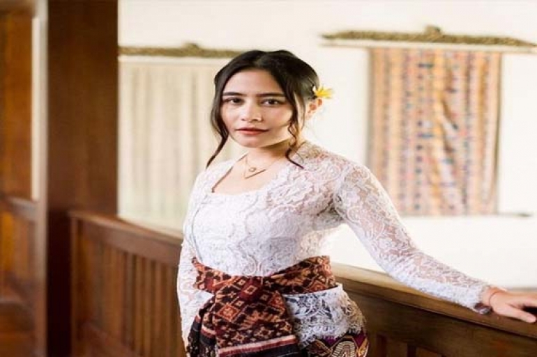 Pesona Prilly Latuconsina Cantik Berbalut Kebaya Bali, Bikin Netizen Terpana