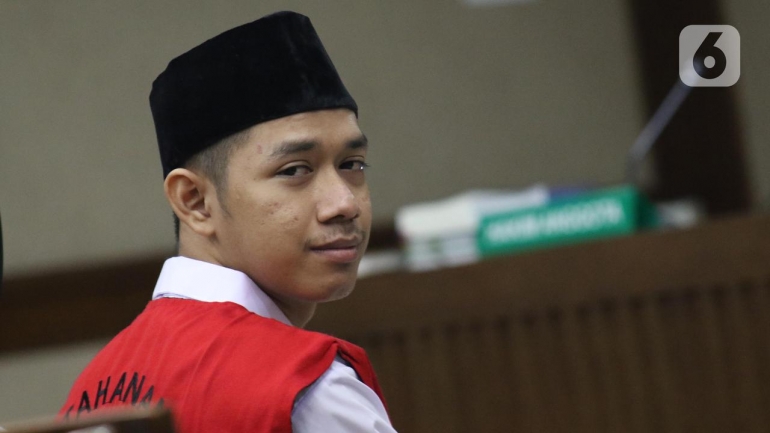 Luthfi Pembawa Bendera Merah Putih Saat Demo Pelajar Hadapi Vonis Hari Ini