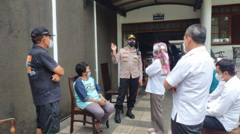 BERITA POPULER Warga Positif Covid-19 di Bandung Diusir & Dicemooh Warga, Ini Penjelasan Lurah