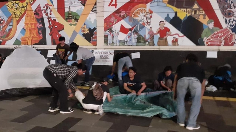 Buka Tenda di Depan Kemendikbud, 9 Mahasiswa UKI Makassar Diangkut Polisi