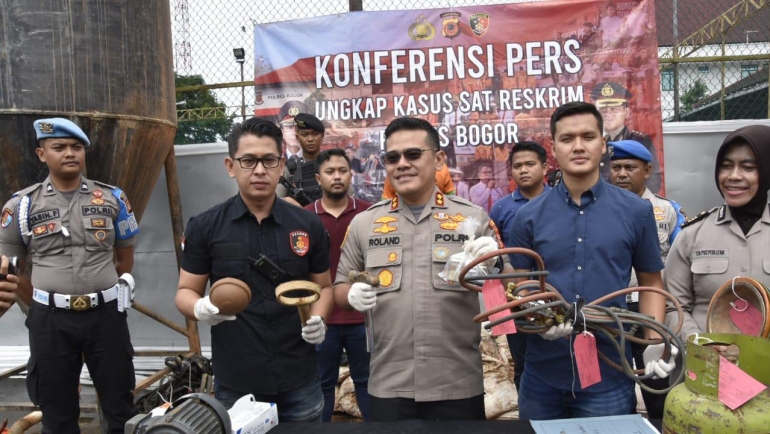 Polisi Tangkap Bos Tambang Emas Ilegal di Wilayah Bencana Sukajaya Bogor