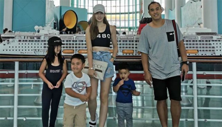 10 Bukti Kalau Nia Ramadhani adalah The Real Crazy Rich. Anaknya Tak Tahu Beda Bandung dan Amerika!